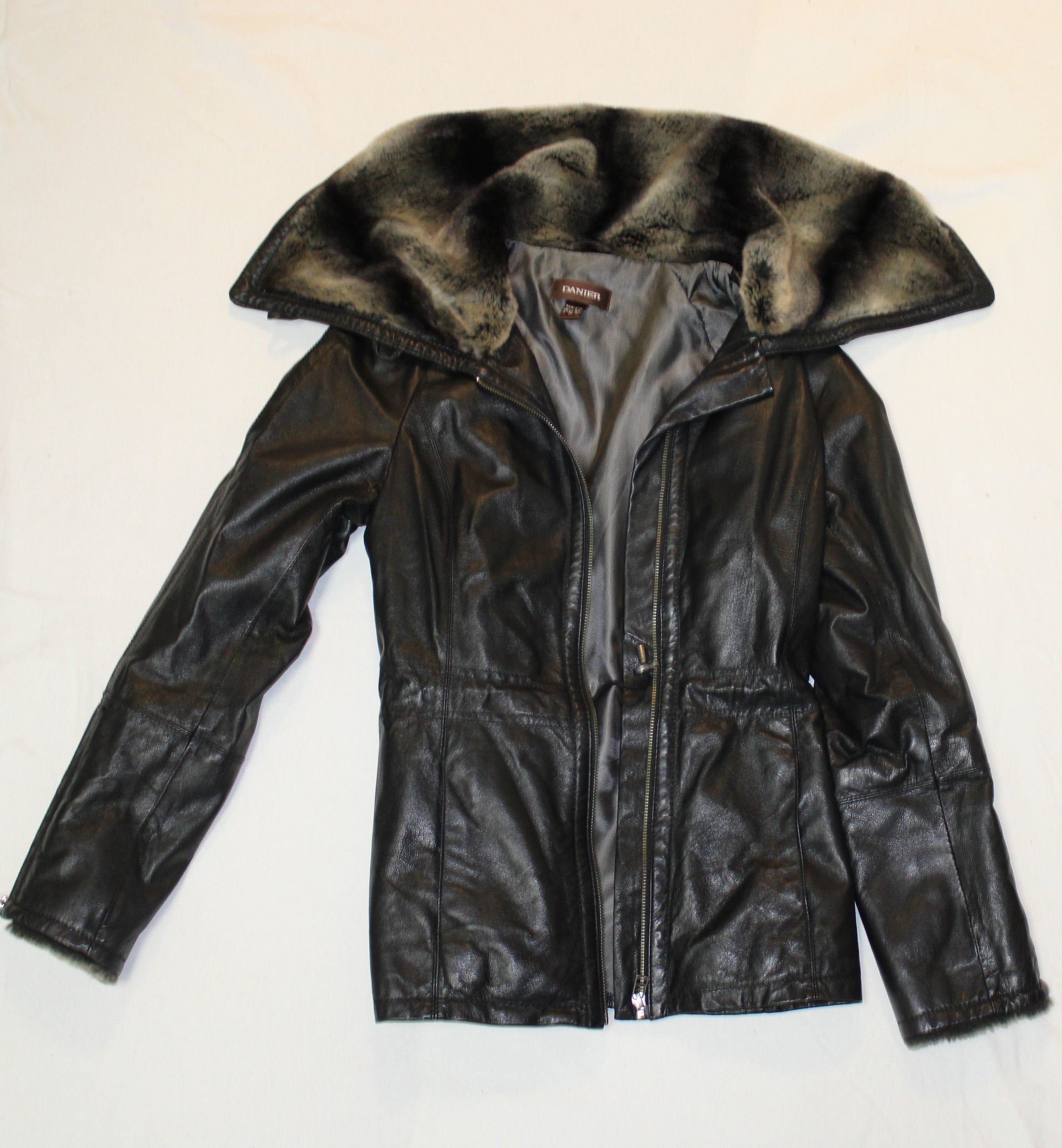 Women's Danier Leather Winter Jacket - 2XS | Goodwill Niagara